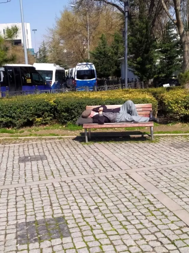 Ankara'da yasağa uymayan 65 yaş üstü vatandaşlar polis tarafından uyarıldı