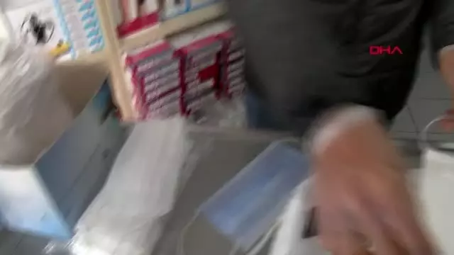 ANTALYA Maske fiyatları katlanınca, terziden çıkma bez maskelere talep arttı ANTALYA Maske fiyatları katlanınca, terziden çıkma bez maskelere talep arttı