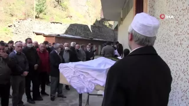 Artvin'de asansöre sıkışan kadın hayatını kaybetti Artvin'de asansöre sıkışan kadın hayatını kaybetti