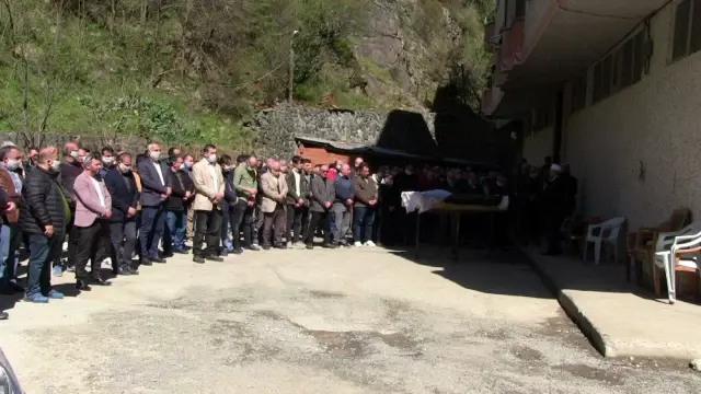 Artvin'de asansöre sıkışan kadın hayatını kaybetti Artvin'de asansöre sıkışan kadın hayatını kaybetti