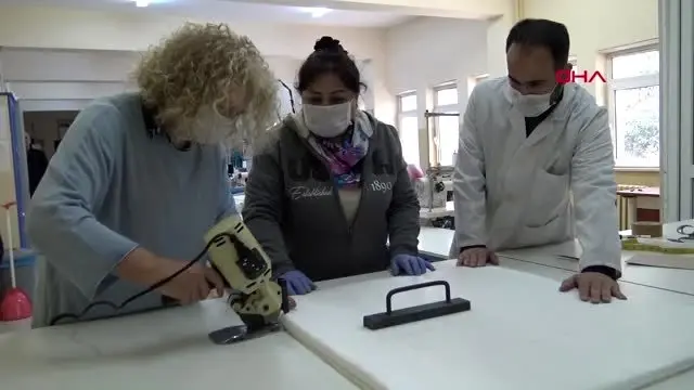 AVCILAR'DA HALK EĞİTİM MERKEZİ'NDEKİ ÖĞRETMENLER GÖNÜLLÜ MASKE DİKİMİNE BAŞLADI AVCILAR'DA HALK EĞİTİM MERKEZİ'NDEKİ ÖĞRETMENLER GÖNÜLLÜ MASKE DİKİMİNE BAŞLADI