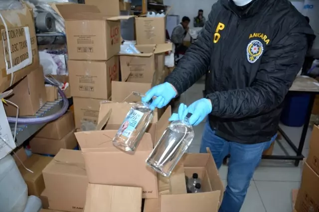 Başkentte sahte dezenfektan üreten zanlılar suçüstü yakalandı Başkentte sahte dezenfektan üreten zanlılar suçüstü yakalandı