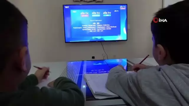 Çocuklar EBA ile ilk derslerini işledi