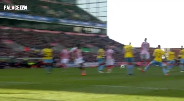 Crystal Palace Geriden Gelerek Stoke City'i Mağlup Ediyor Crystal Palace Geriden Gelerek Stoke City'i Mağlup Ediyor