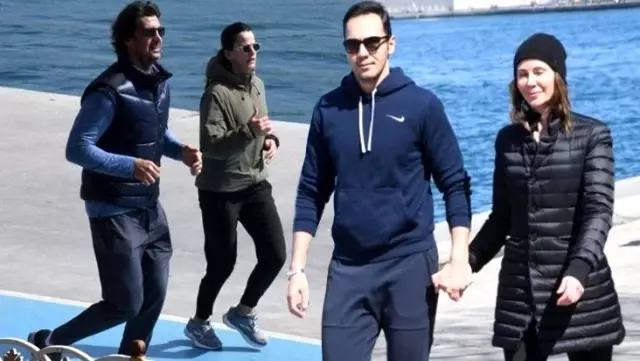 'Evde kal' çağrısı yapan Demet Şener ve eski eşi İbrahim Kutluay aynı sahilde görüntülendi