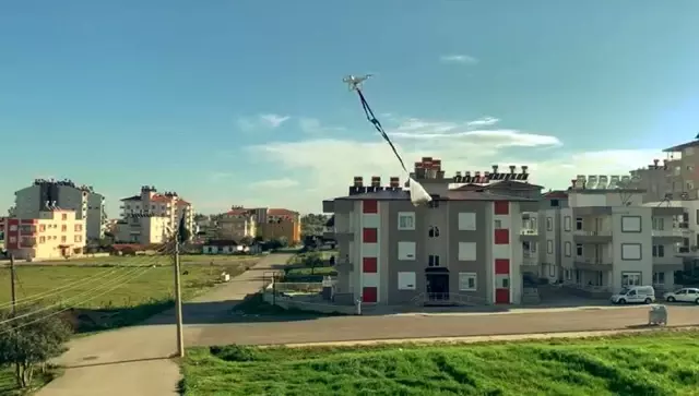 Koronavirüs nedeniyle evinden çıkmayan vatandaş, alışverişini drone ile yaptı Koronavirüs nedeniyle evinden çıkmayan vatandaş, alışverişini drone ile yaptı