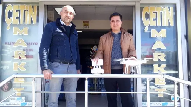 Koronavirüs nedeniyle evinden çıkmayan vatandaş, alışverişini drone ile yaptı Koronavirüs nedeniyle evinden çıkmayan vatandaş, alışverişini drone ile yaptı