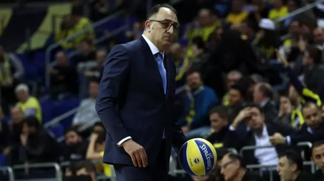 Fenerbahçe Beko İdari Menajeri Cenk Renda: Yüzde 1 milyon koronayım Fenerbahçe Beko İdari Menajeri Cenk Renda: Yüzde 1 milyon koronayım