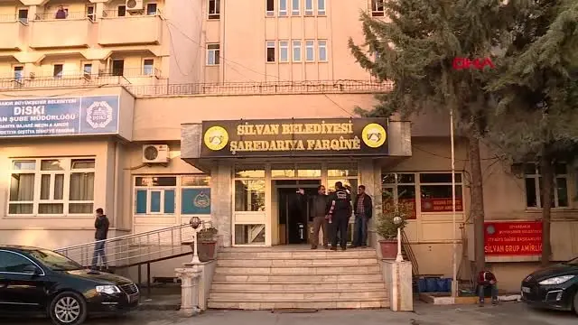 HDP'li 5 belediye başkanına terörden gözaltı HDP'li 5 belediye başkanına terörden gözaltı