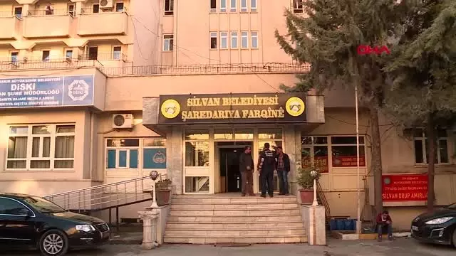 HDP'li 5 belediye başkanına terörden gözaltı HDP'li 5 belediye başkanına terörden gözaltı