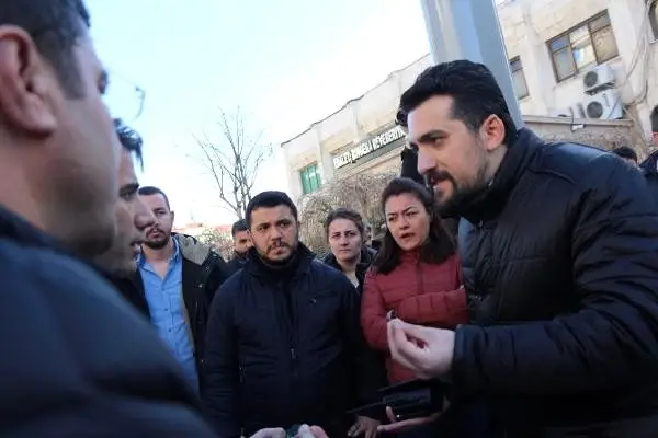 HDP'li 5 belediye başkanına terörden gözaltı HDP'li 5 belediye başkanına terörden gözaltı