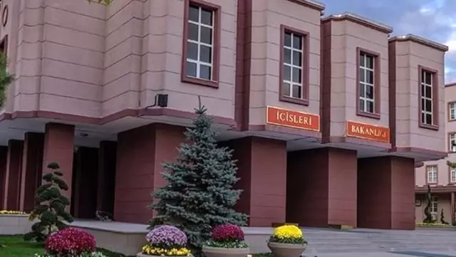 Son dakika: İçişleri Bakanlığı, 8 belediye başkanını görevden aldı Son dakika: İçişleri Bakanlığı, 8 belediye başkanını görevden aldı
