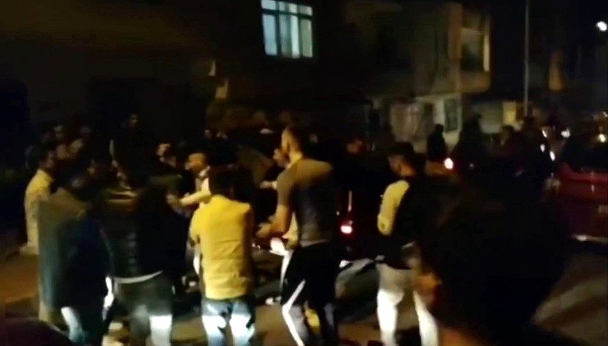 Kimsenin uyarıları dikkate aldığı yok! Koronavirüse rağmen toplanıp asker uğurladılar