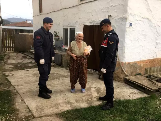 Jandarma ekiplerinden örnek davranış Jandarma ekiplerinden örnek davranış