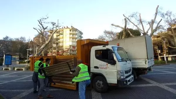 Kahramanmaraş'ta banklar kaldırıldı Kahramanmaraş'ta banklar kaldırıldı