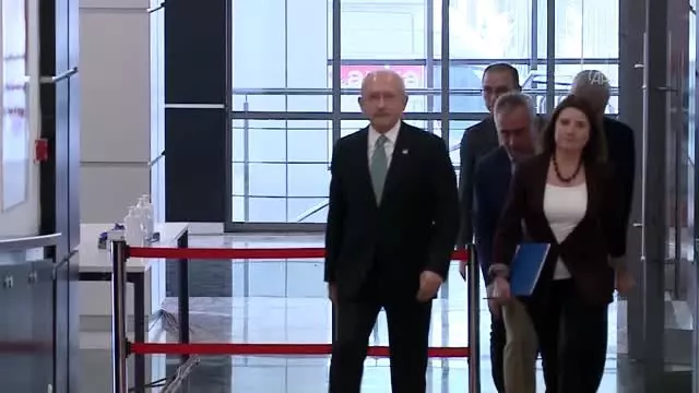 Kılıçdaroğlu: 'Dayanışma içinde olacağız, yardımlaşacağız ve bu salgını hep birlikte yeneceğiz' Kılıçdaroğlu: 'Dayanışma içinde olacağız, yardımlaşacağız ve bu salgını hep birlikte yeneceğiz'