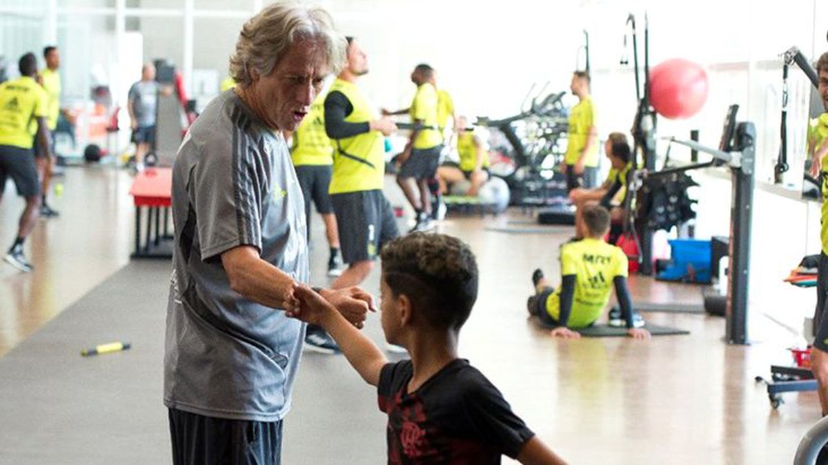 Koronavirüse yakalanan Jorge Jesus, karantina süresi dolmadan ülkesine döndü
