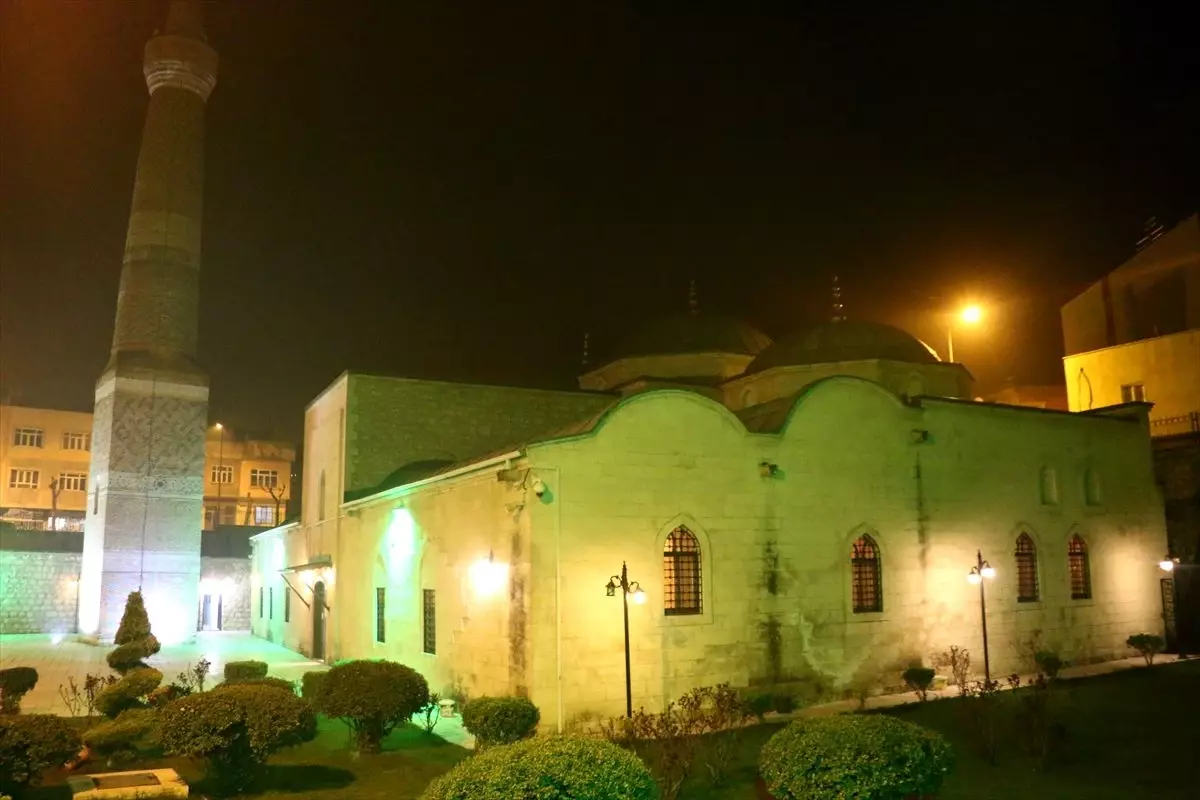 Mardin ve Siirt'te koronavirüs salgınına karşı camilerden dua edildi