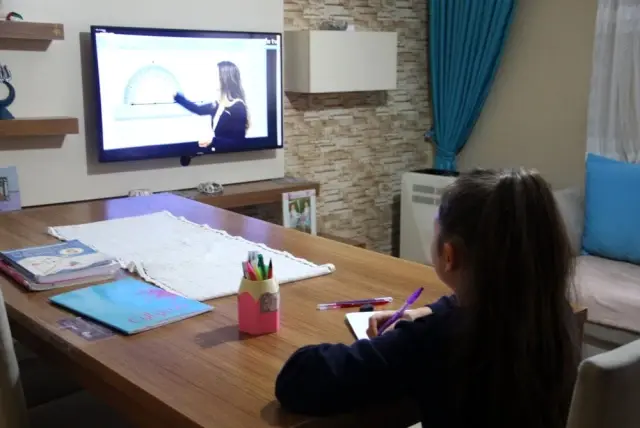 Öğrenciler için ders zili evde çaldı Haberler