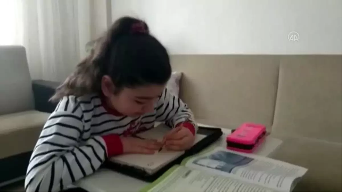 Öğrenciler ’uzaktan eğitim’le ders başı yaptı