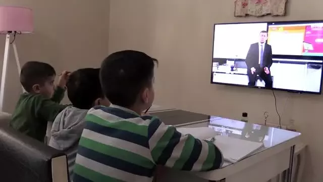 Öğrenciler uzaktan eğitim le ders başı yaptı