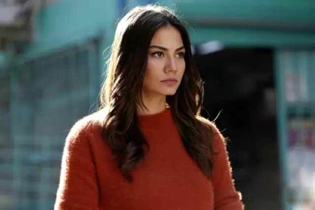 Oyuncu Demet Özdemir, yasaklara rağmen dışarı çıkanlara isyan etti: Yalvarıyorum önlem alın Oyuncu Demet Özdemir, yasaklara rağmen dışarı çıkanlara isyan etti: Yalvarıyorum önlem alın