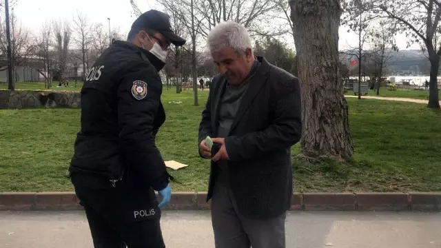 Sokağa çıkmaları yasaklanan yaşlılar, polise sundukları gerekçelerle "Yok artık" dedirtti.