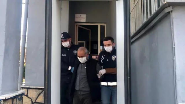 (Özel) İstanbul'da yaşlı adamı kolonya uzatarak gasp eden şahsa adli kontrol