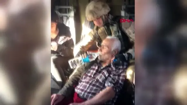Tunceli'de kalp krizi geçiren hasta, helikopterle Elazığ'a götürüldü Tunceli'de kalp krizi geçiren hasta, helikopterle Elazığ'a götürüldü
