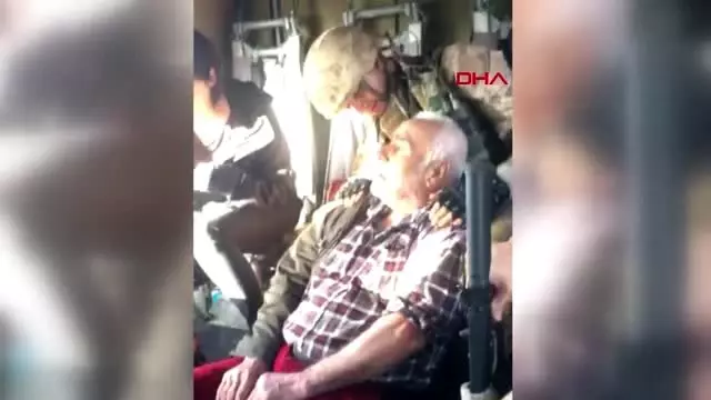 Tunceli'de kalp krizi geçiren hasta, helikopterle Elazığ'a götürüldü Tunceli'de kalp krizi geçiren hasta, helikopterle Elazığ'a götürüldü