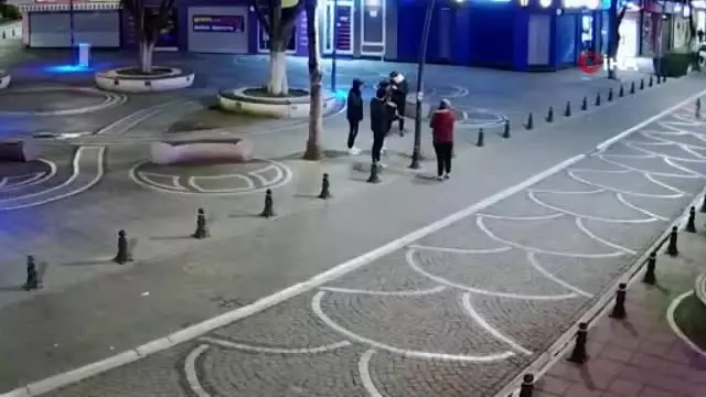 Vatandaş için konulan dezenfektanı çaldılar Vatandaş için konulan dezenfektanı çaldılar