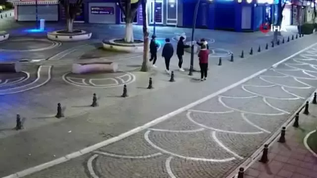 Vatandaş için konulan dezenfektanı çaldılar Vatandaş için konulan dezenfektanı çaldılar