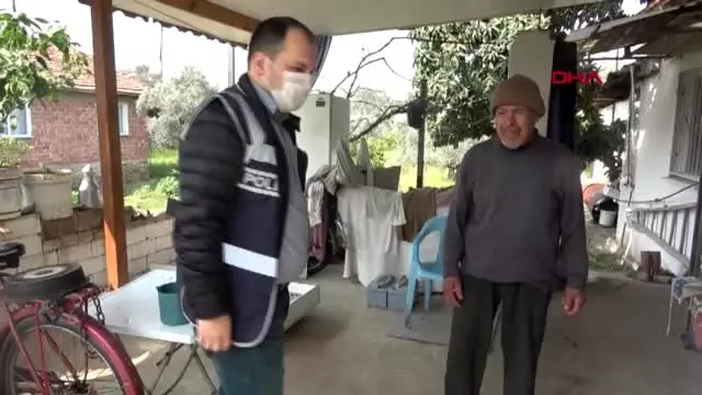 AYDIN Sokağa çıkamayan çifte ekmeği polis ekibi aldı AYDIN Sokağa çıkamayan çifte ekmeği polis ekibi aldı
