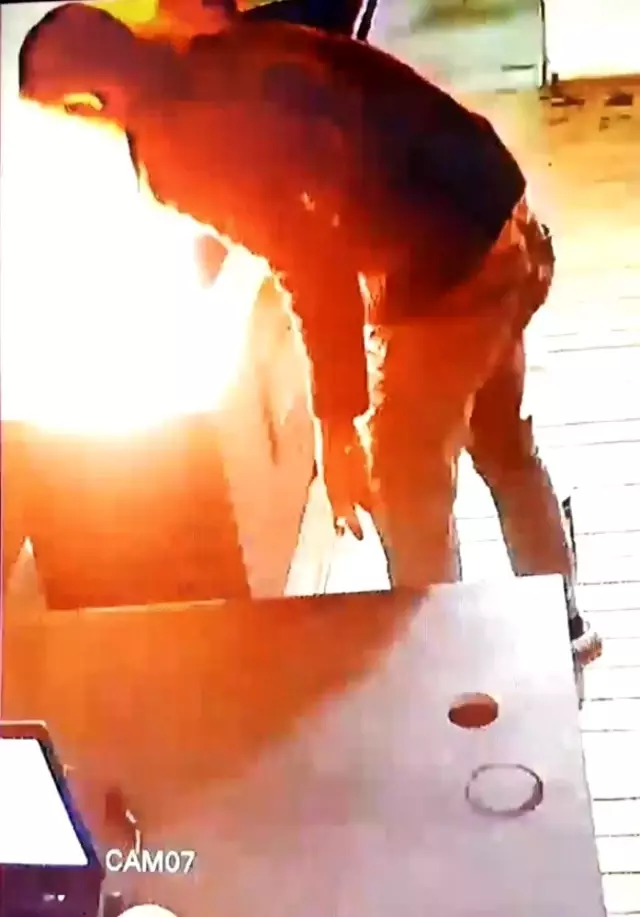 Boya spreyi sıktığı sobayı ateşe verdi, canını zor kurtardı