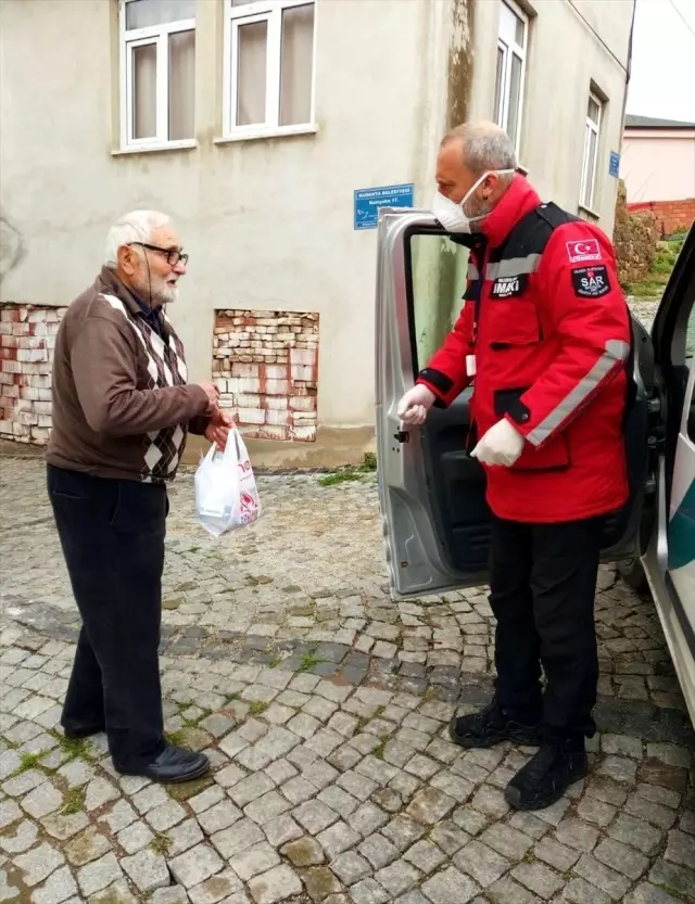 Bursa'da 'Vefa Sosyal Destek Ekibi' binlerce çağrıya yanıt verdi Bursa'da 'Vefa Sosyal Destek Ekibi' binlerce çağrıya yanıt verdi