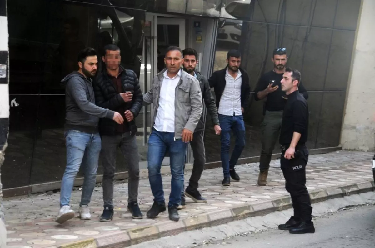 Cizre'de intihar girişiminde bulunan genci polis ikna etti