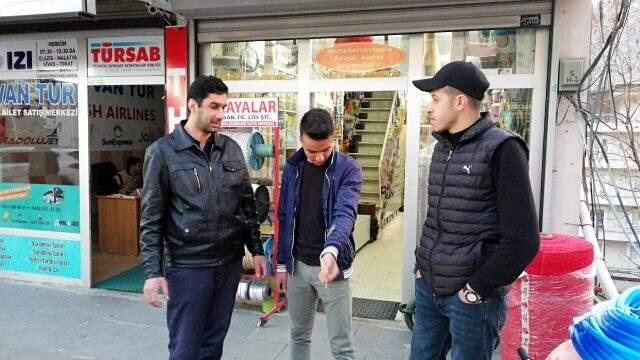 Çöl çekirgeleri Hakkari'nin Şemdinli ilçesinde görüldü