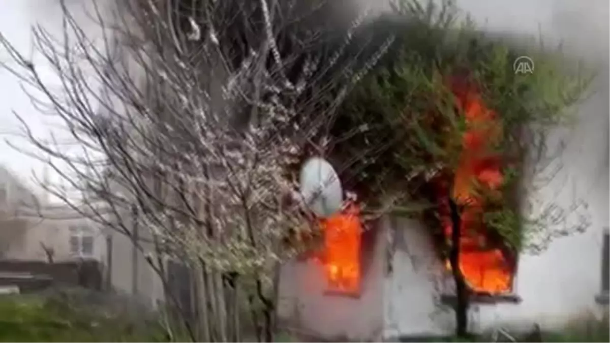 Düzce’de çıkan yangında 2 katlı evde hasar oluştu