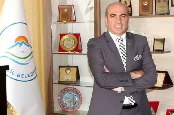 Görevden alınan HDP'li Eğil Belediye Başkanı Akkul, tutuklandı Görevden alınan HDP'li Eğil Belediye Başkanı Akkul, tutuklandı
