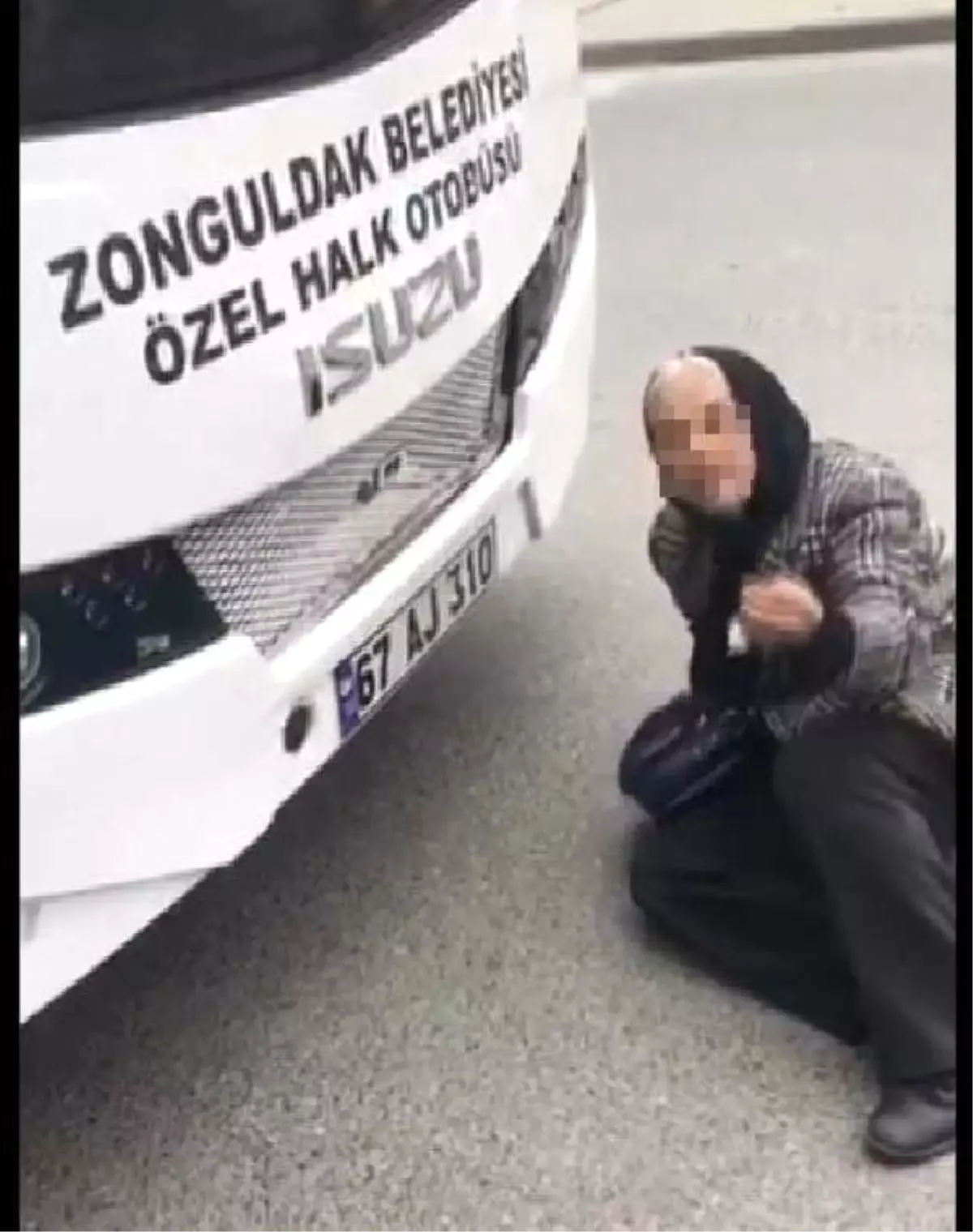 Halk otobüsüne alınmayan yaşlı kadının videosunu çeken 2 kişi adliyede