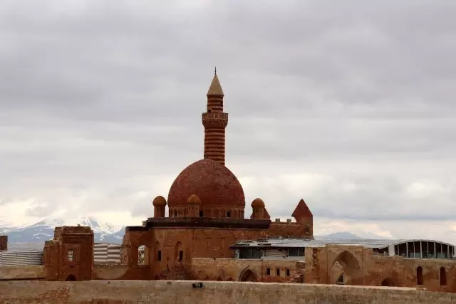 İshak Paşa Sarayı korona virüs tedbirleri kapsamında ziyaretçilere kapatıldı İshak Paşa Sarayı korona virüs tedbirleri kapsamında ziyaretçilere kapatıldı
