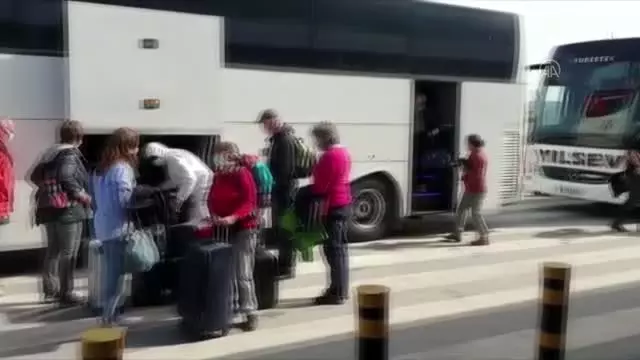 KKTC'de karantina altındaki turist kafilelerinin ülkelerine dönüşleri başladı KKTC'de karantina altındaki turist kafilelerinin ülkelerine dönüşleri başladı