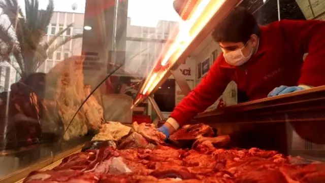 Koronavirüs salgını nedeniyle et fiyatları arttı! Kasapların işleri yüzde 80 düştü Koronavirüs salgını nedeniyle et fiyatları arttı! Kasapların işleri yüzde 80 düştü