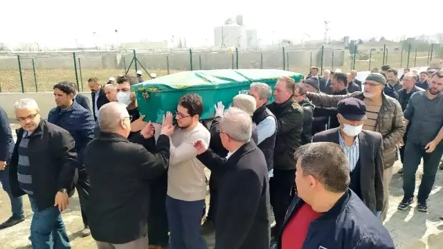 Kütahya'nın sevilen esnaflarından İbrahim Nazlı, son yolculuğuna uğurlandı Kütahya'nın sevilen esnaflarından İbrahim Nazlı, son yolculuğuna uğurlandı