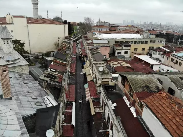 Mahmutpaşa ve Tahtakale'de korona virüs sessizliği drone ile görüntülendi Mahmutpaşa ve Tahtakale'de korona virüs sessizliği drone ile görüntülendi