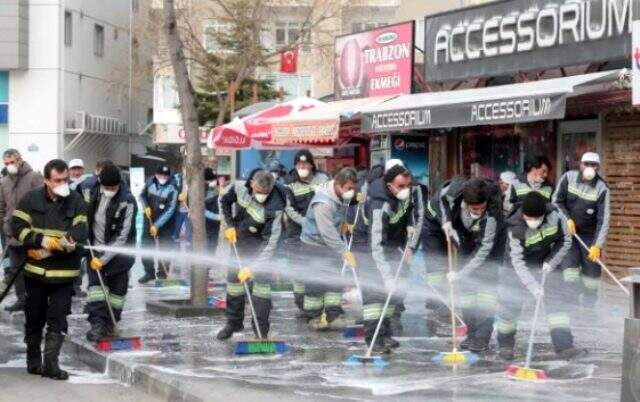 Nevşehir Belediyesi'nden koronavirüs temizliği: Foşur foşur yıkadık