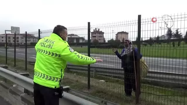Otoyolun ortasında adres soran kadını polis ekipleri evine bıraktı Otoyolun ortasında adres soran kadını polis ekipleri evine bıraktı