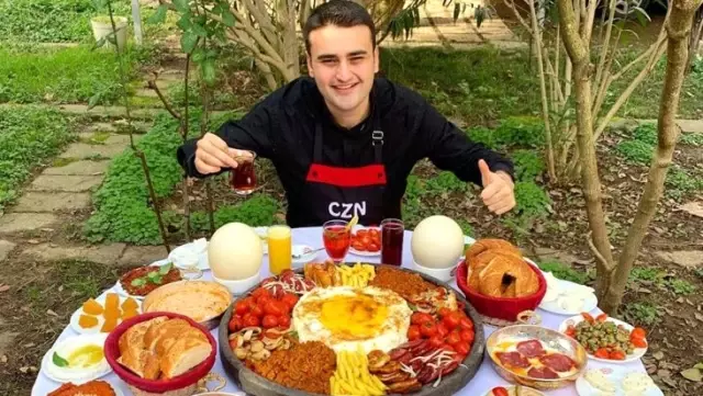 Oyuncak koleksiyonu olan CZN Burak'ın evini görenler şaşkına döndü Oyuncak koleksiyonu olan CZN Burak'ın evini görenler şaşkına döndü