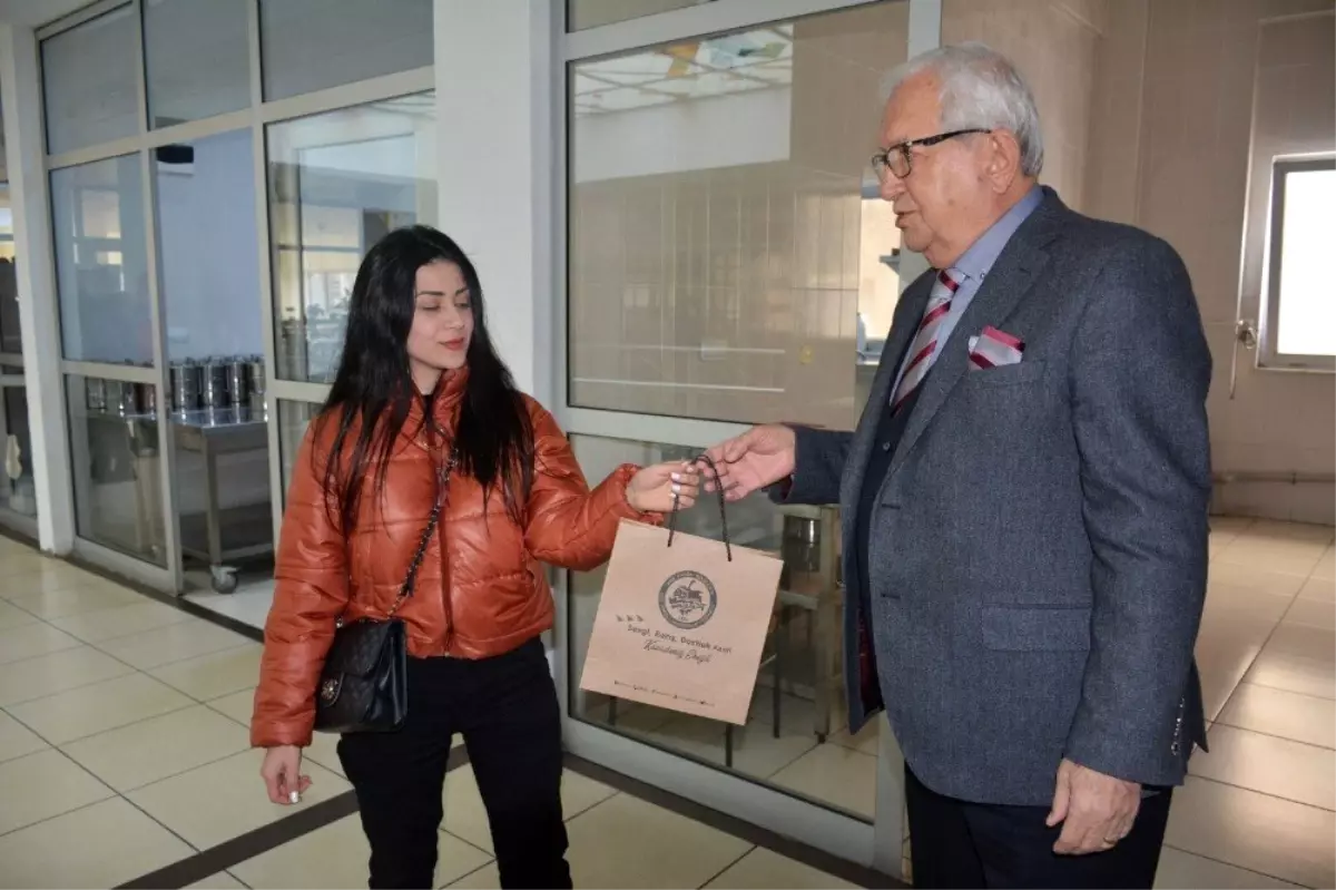 Posbıyık'tan gazetecilere virüsten korunma çantası