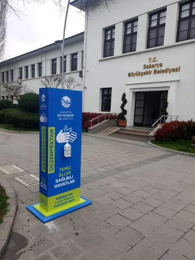 Sakaryq'da muhtelif noktalara dezenfektan otomatları eklendi